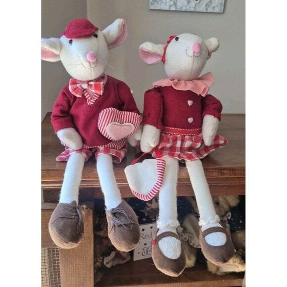 Country Farmhouse Mouse and Friends Valentine Heart Decor Stuffed Animal Plush - Picture 1 of 5